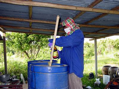 Observe-farmer-mixing-chemicals